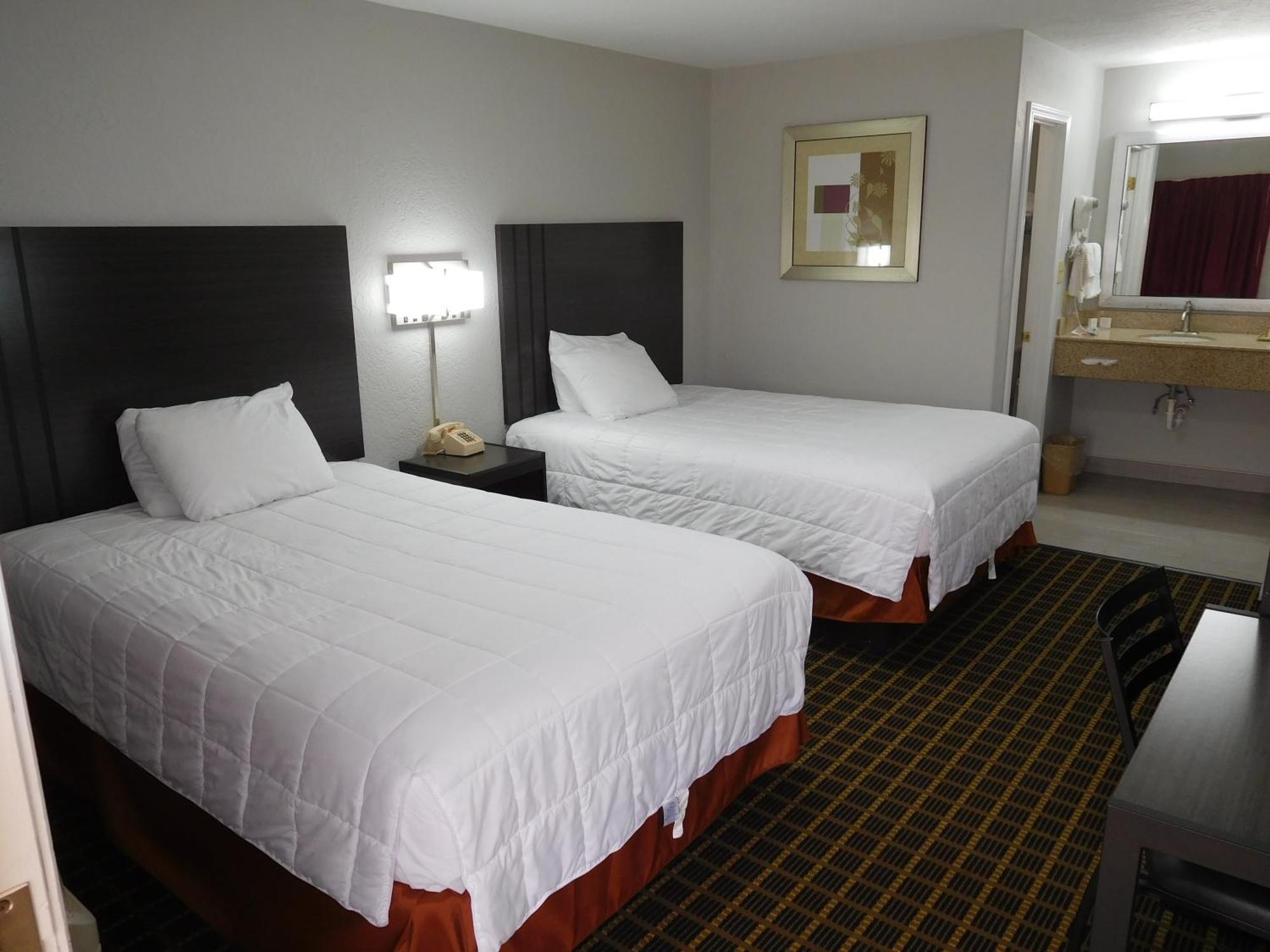 Deluxe Inn Stamford Esterno foto