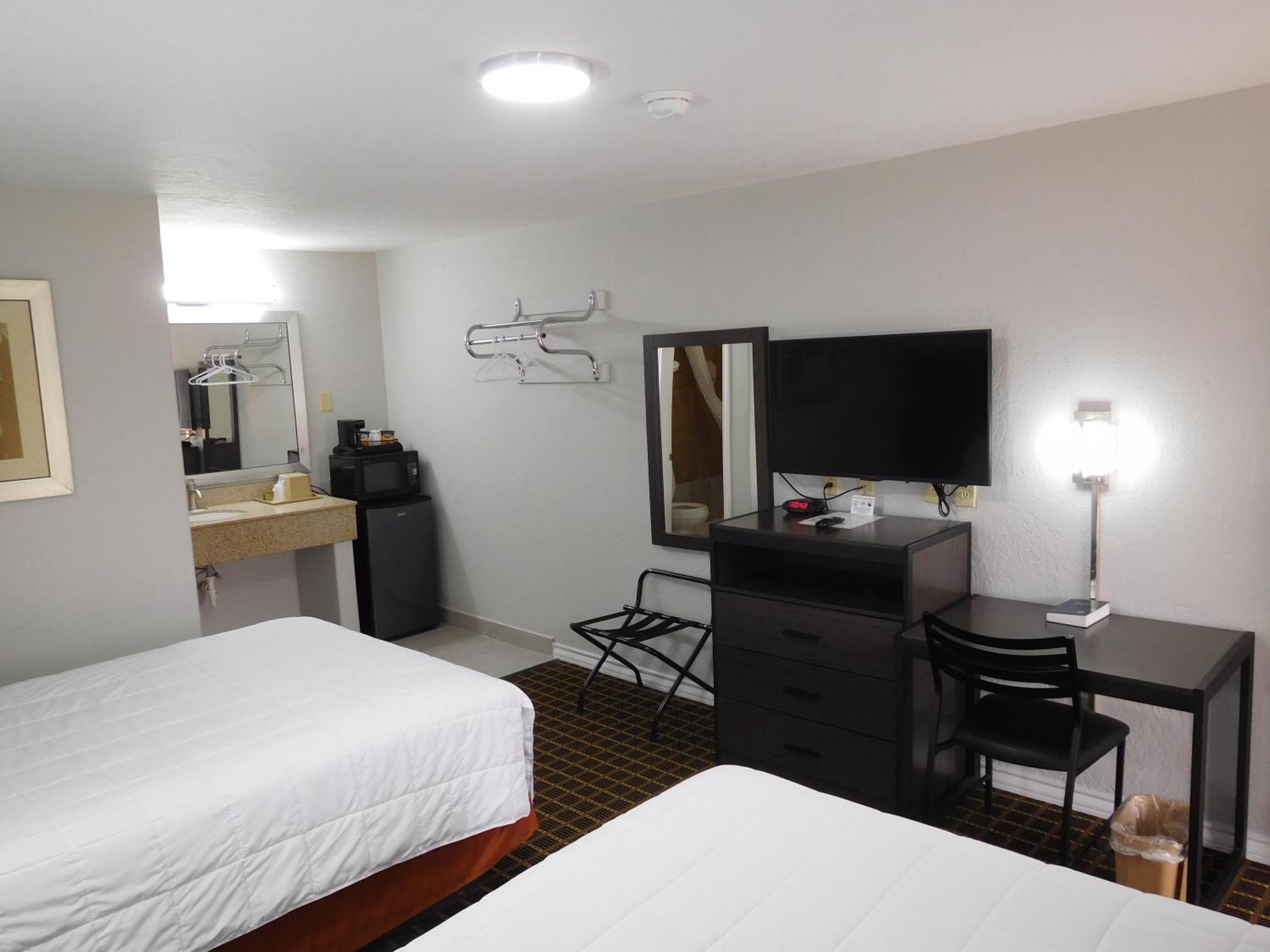 Deluxe Inn Stamford Esterno foto
