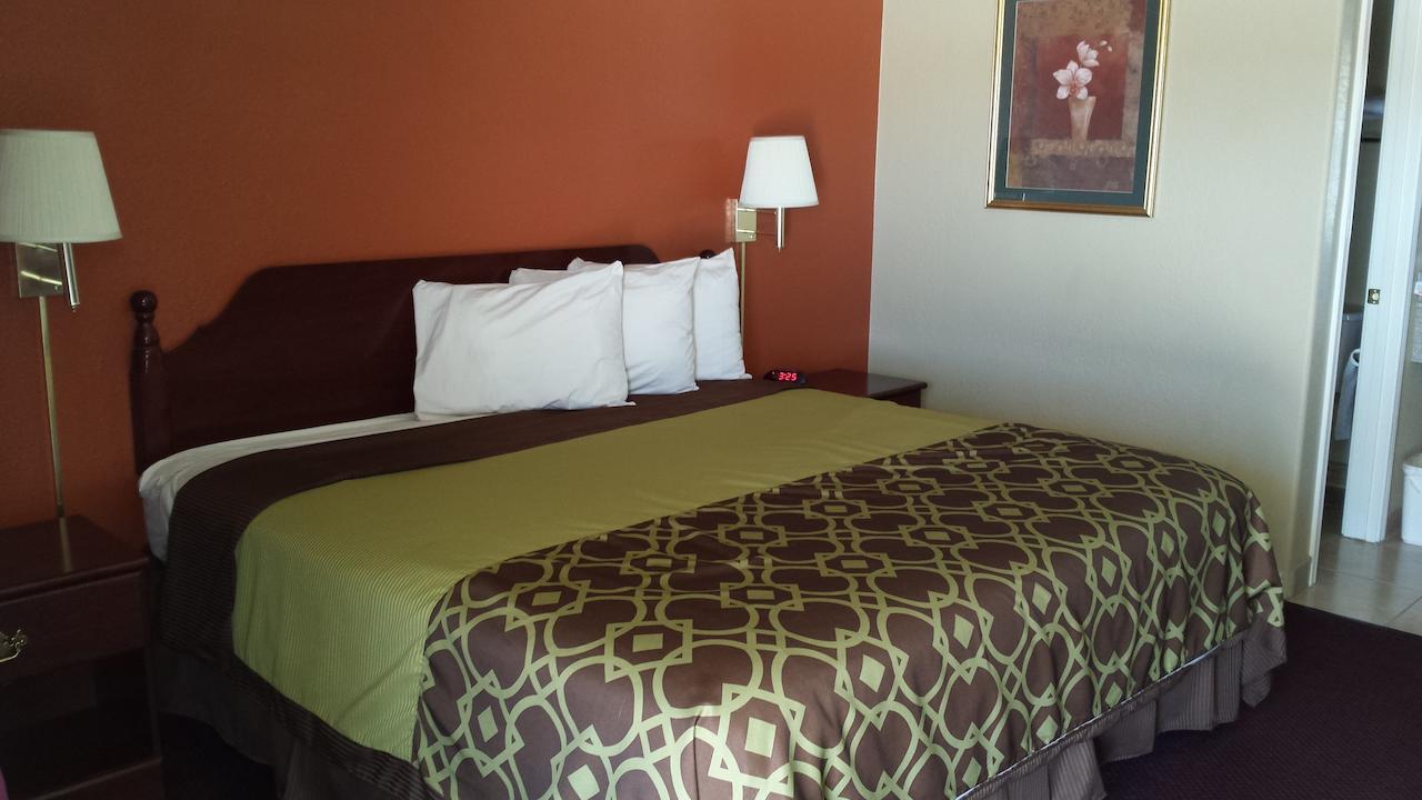 Deluxe Inn Stamford Esterno foto
